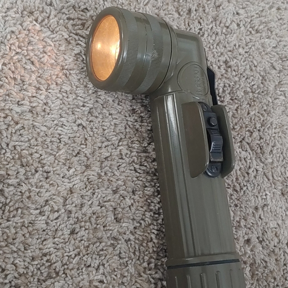 L shaped Flashlight - Picture 2 of 3